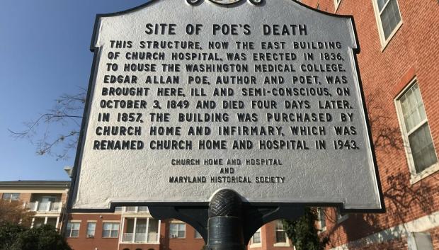 Placa en el sitio donde falleció Poe, Antiguo Hogar y Hospital de la Iglesia, 100 N. Broadway, Baltimore, MD 21231