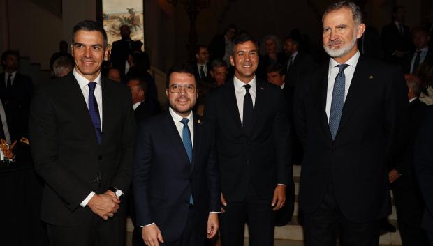 El Rey con los presidentes de Paraguay, del Gobierno y de la Generalitat de Cataluña
