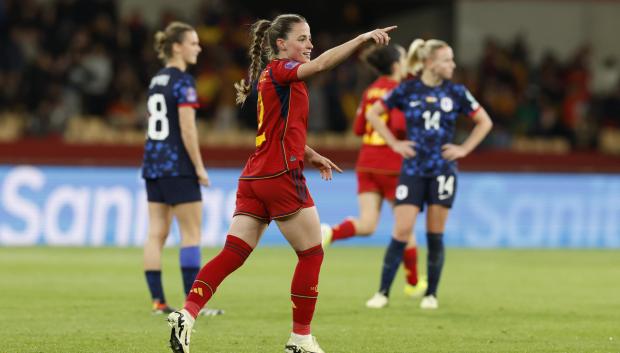 Ona Battle celebra tras marcar el tercer gol ante Países Bajos