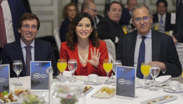 El alcalde de Madrid, José Luis Martínez-Almeida, y la presidenta de la Comunidad de Madrid, Isabel Díaz Ayuso