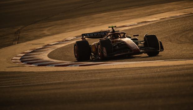 Carlos Sainz durante los test de Bahréin