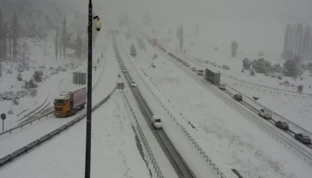 La nevada obligó a cortar la autopista A-1