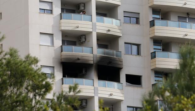 Estado en el que ha quedado la vivienda incendiada en Villajoyosa, Alicante