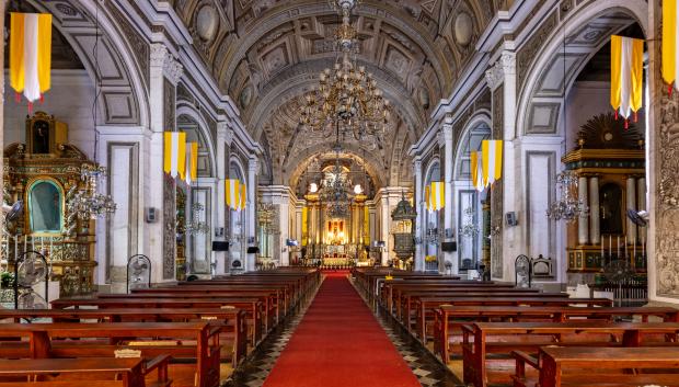 Interior de la iglesia de San Agustín en Manila