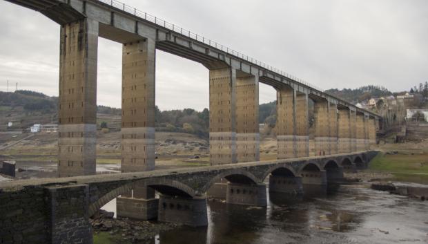 Puente sobre el río Miño en Portomarín