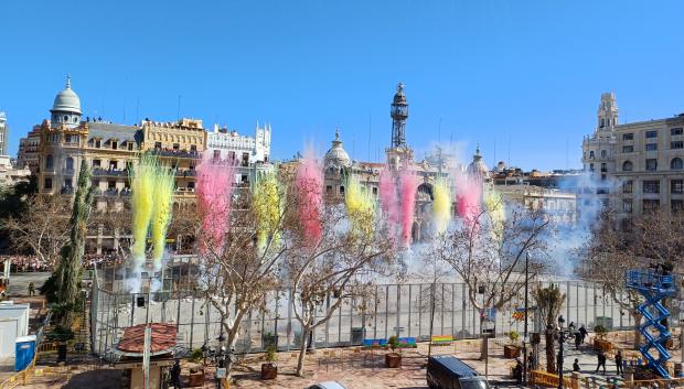 Mascletà, en la plaza del Ayuntamiento de Valencia, este marzo
