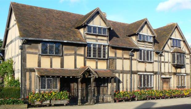 La residencia en Stratford, conocida como el lugar de nacimiento de Shakespeare