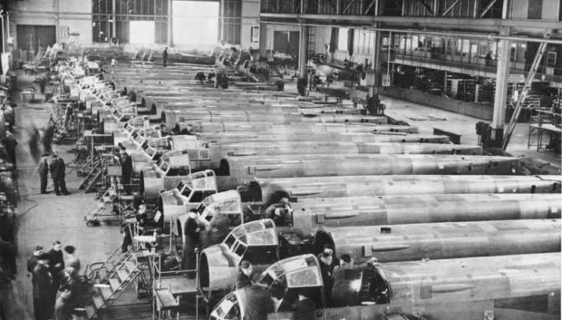 Fábrica de Junkers Aschersleben : producción en serie de fuselajes del Ju-88