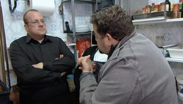 Antonio y Chicote, discutiendo en la primera visita del chef de Carabanchel a la taberna de El Rocío