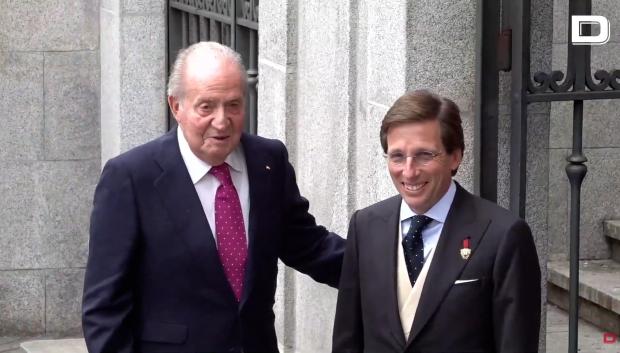 Así ha sido la llegada del Rey Juan Carlos a la boda de Almeida y Teresa Urquijo