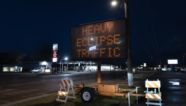 Un cartel luminoso en Eldorado (Illinois) avisa de la previsión de tráfico