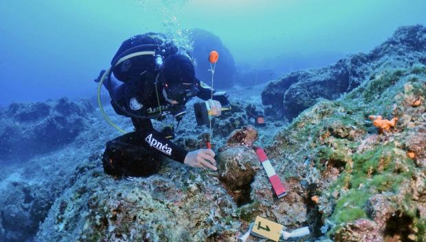 Un equipo de investigación griego explora zonas submarinas frente a la isla de Kasos