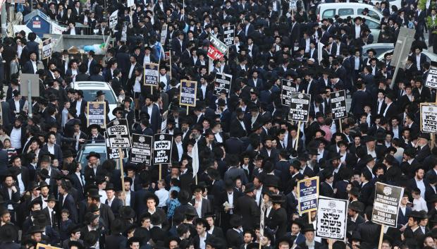 Judíos ultraortodoxos protestan contra el reclutamiento militar en Jerusalén