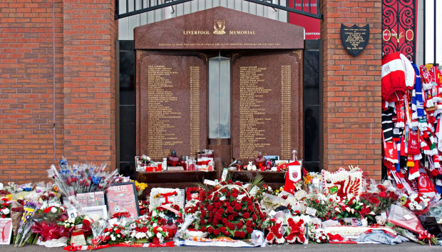 Monumento a las víctimas de Hillsborough en el estadio de Anfield, en Liverpool