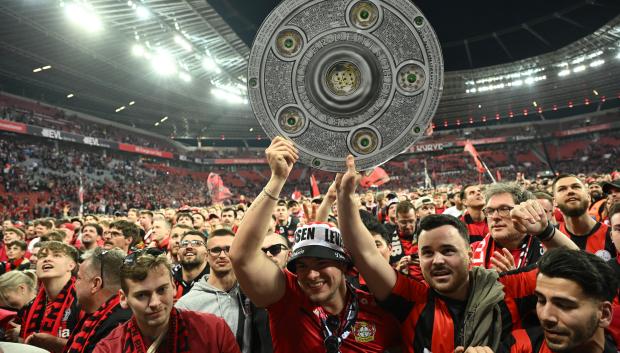 Los hinchas del Leverkusen cantaron "Qué viva España" en la celebración del título