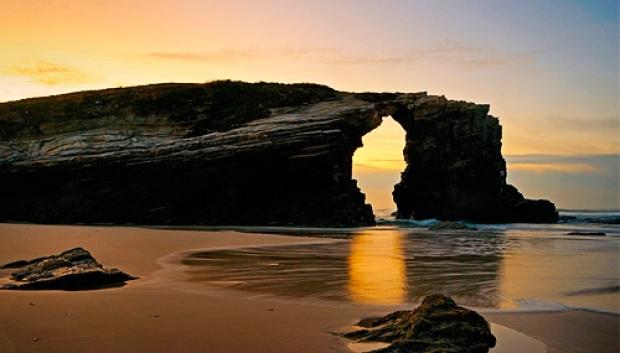 Panorámica de la Playa de las Catedrales en Ribadeo (Lugo)