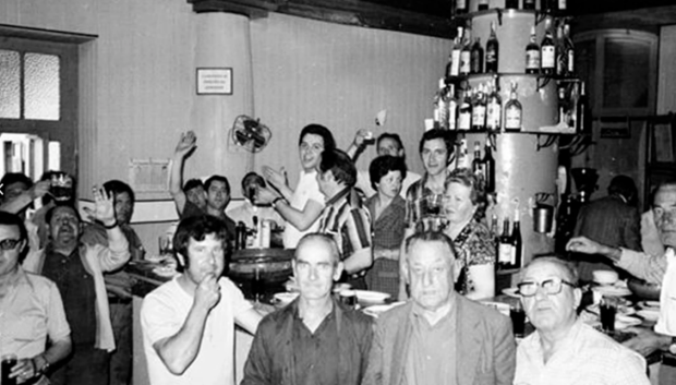 Aficionados reunidos en el Bar La Granja de Vila-real