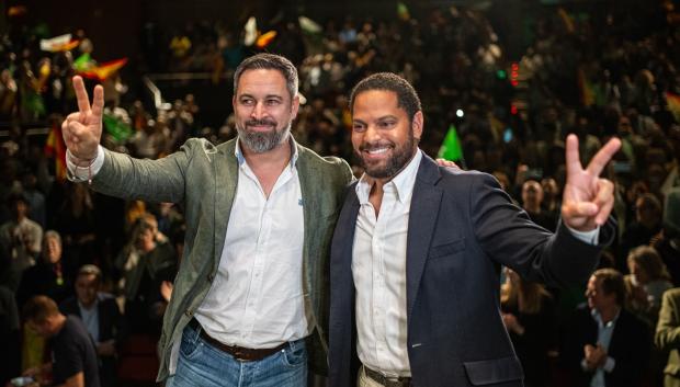 El líder de Vox, Santiago Abascal, y el candidato del partido a la Presidencia de Cataluña, Ignacio Garriga