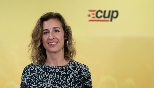 La candidata de la CUP a las elecciones catalanas, Laia Estrada, posa tras la presentación de los candidatos a las elecciones catalanas