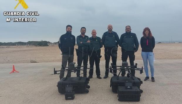 Especialistas de la Guardia Civil con drones Matrice 300RTK