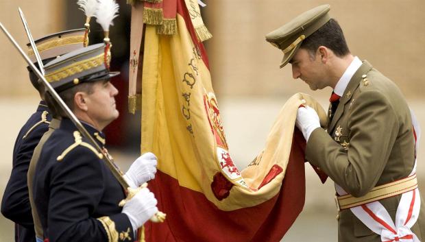 Don Felipe, cuando renovó su juramento de bandera en el vigésimo aniversario de su promoción