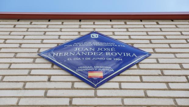 Placa de recuerdo al general Juan José Hernández Rovira