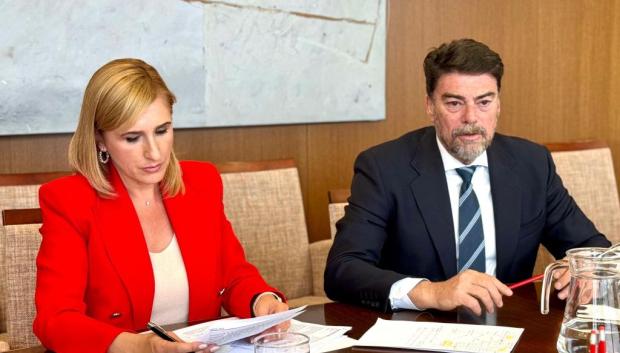 La consellera de Medio Ambiente, Salomé Pradas y el alcalde de Alicante, Luis Barcala