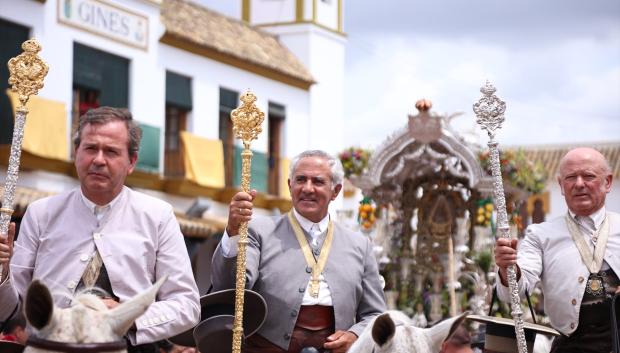 Cada hermandad se presente ante la Blanca Paloma