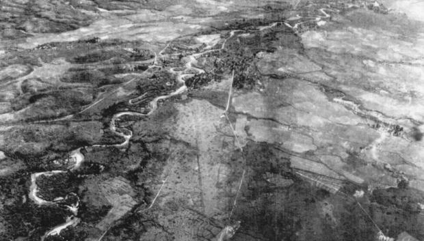 Vista aérea del valle de Dien Bien Phu en 1953
