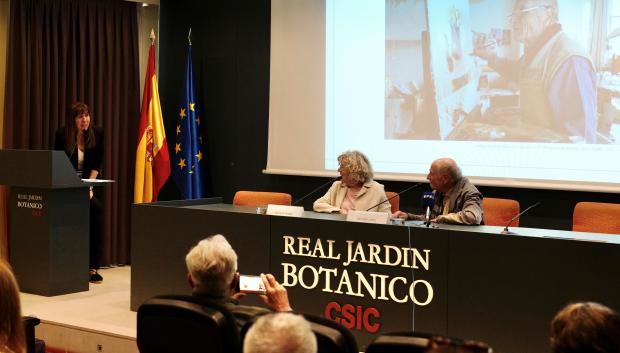 María Paz Martín, directora del Real Jardín Botánico de Madrid. Matilde Ferrer, rosalista y Antonio López, pintor y escultor