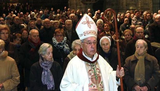 El obispo emérito de Segovia, don Ángel Rubio, en la celebración de la misa de su despedida