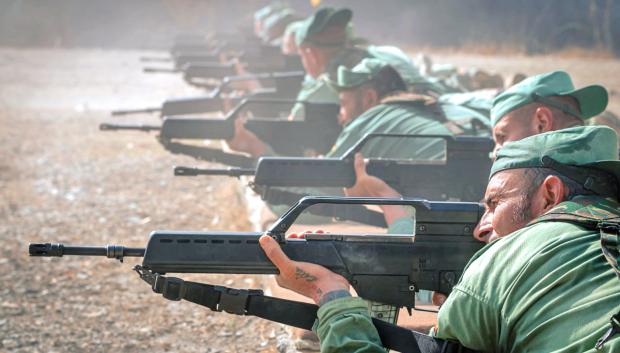 Imagen de una prueba de patrulla de tiro en la que participa La Legión