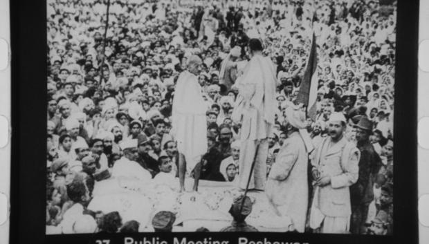 Gandhi y Abdul Ghaffar Khan en un mitin independentista en Peshawar, 1938