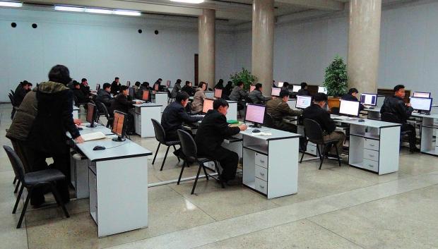 Estudiantes norcoreanos con acceso a Kwangmyong