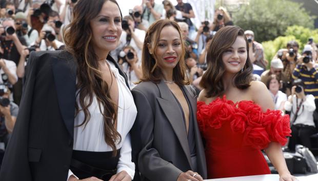 Cannes (France), 19/05/2024.- Karla Sofia Gascon, Zoe Saldana and Selena Gomez attend the photocall for 'Emilia Perez' during the 77th annual Cannes Film Festival, in Cannes, France, 19 May 2024. The film festival runs from 14 to 25 May 2024. (Cine, Francia) EFE/EPA/SEBASTIEN NOGIER