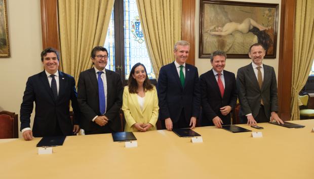Representantes del Puerto de La Coruña, Ayuntamiento, Xunta y Estado, en la reunión celebrada este miércoles en María Pita