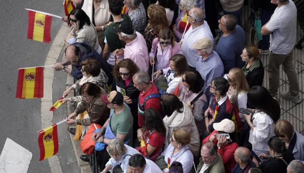 Oviedo y Gijón se han volcado con la celebración del Día de las Fuerzas Armadas. Decenas de miles de personas se han dado cita para seguir los actos