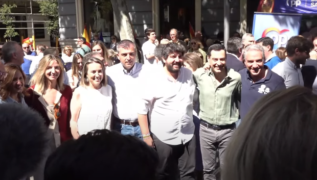 Los líderes del PP posan en la calle Serrano