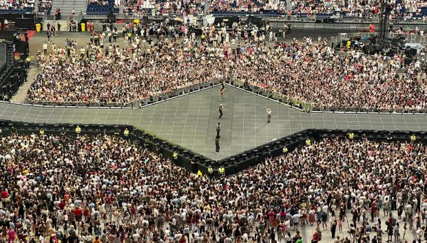 Los teloneros de la cantante estadounidense, el grupo Paramore, han hecho acto de presencia en el Santiago Bernabéu
