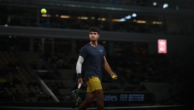 Carlos Alcaraz en la tercera ronda de Roland Garros 2024