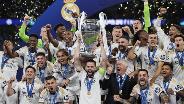 Nacho levanta al cielo de Londres la decimoquinta Champions del Real Madrid