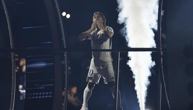 Luka Modric sale al Santiago Bernabéu para celebrar la decomoquinta