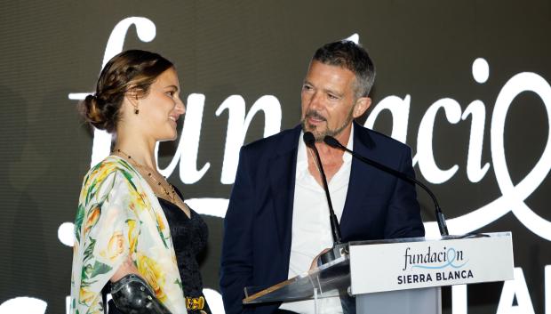 Sarah Almagro y Antonio Banderas compartieron mucha complicidad durante su discurso y conversació