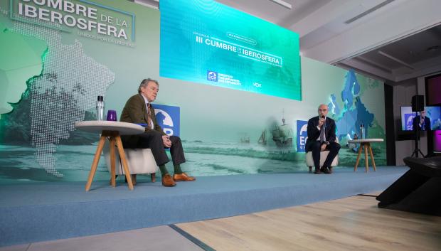 Hermann Tersch y Jorge Buxadé, en la segunda Cumbre de la Iberosfera, en Madrid