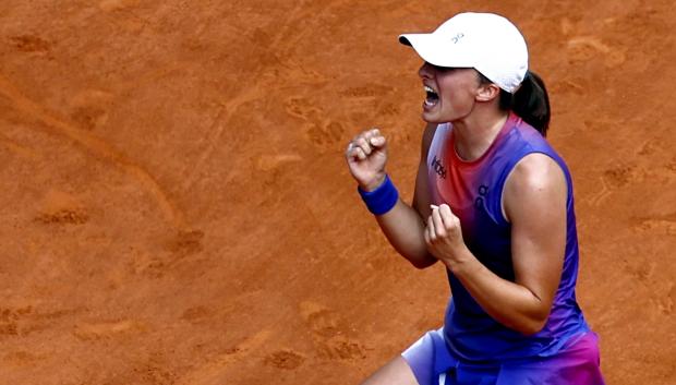 Iga Swiatek celebra su cuarto Roland Garros tras derrotar a la italiana Jasmine Paolini