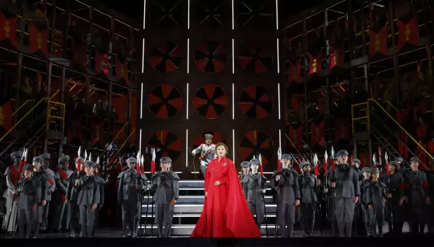 Ewa Płonka (Turandot) en Turandot de la Ópera Nacional de Washington