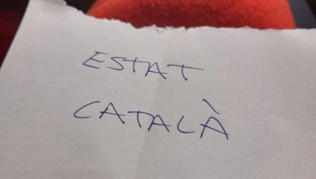 Fotografía compartida en Telegram por Aliança Catalana, revelando el contenido de las papeletas