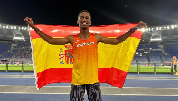 Jordan Díaz, con una marca de 18,18 metros, récord nacional, se ha proclamado este martes campeón de Europa de triple salto en su primera competición internacional con España y ha destronado al portugués Pedro Pichardo, campeón olímpico y defensor de la corona continental que conquistó en Múnich 2022. EFE/RFEA ***SÓLO USO EDITORIAL, PERMITIDO SU USO SÓLO EN RELACIÓN A LA INFORMACIÓN QUE APARECE EN EL PIE DE FOTO (CRÉDITO OBLIGATORIO)***