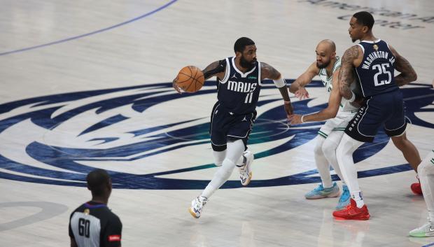 Kyrie Irving también cuajó un gran partido