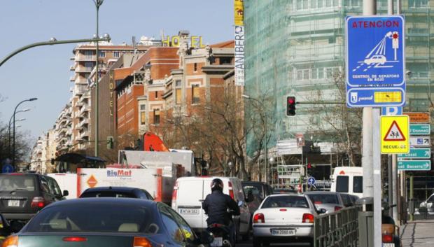 Semáforos foto-rojo, zonas de bajas emisiones, cámaras, estacionamiento regulado... todo para multar